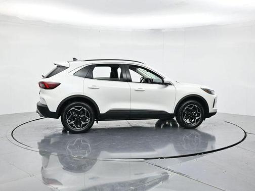 2026 Ford Escape Platinum