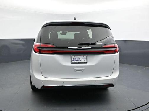 2024 Chrysler Pacifica Touring