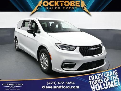 2024 Chrysler Pacifica Touring