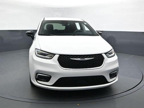 2024 Chrysler Pacifica Touring