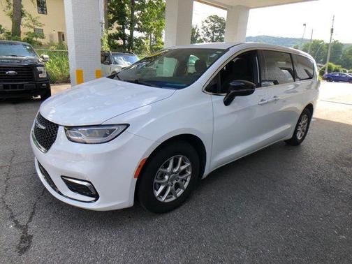2024 Chrysler Pacifica Touring