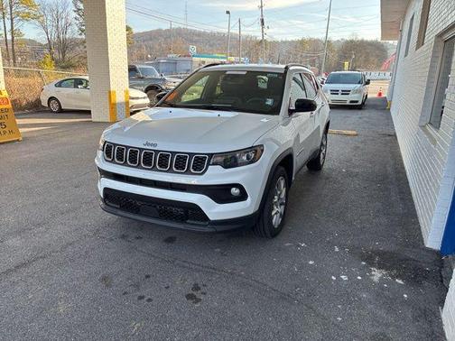 2024 Jeep Compass Latitude Lux