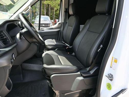 2025 Ford Transit-250 148 WB Medium Roof Cargo