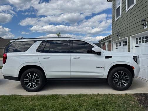 Summit White 2023 GMC Yukon AT4