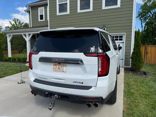 Summit White 2023 GMC Yukon AT4