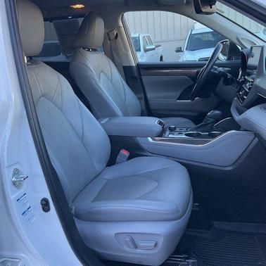 2022 Toyota Highlander Platinum