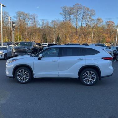 2022 Toyota Highlander Platinum