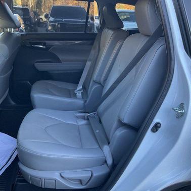 2022 Toyota Highlander Platinum