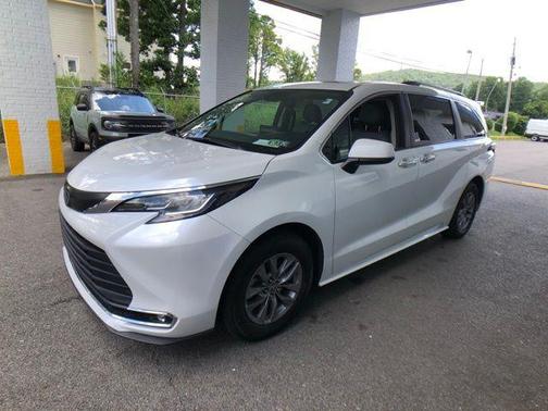 2022 Toyota Sienna XLE