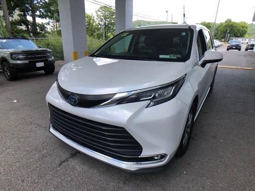 2022 Toyota Sienna XLE