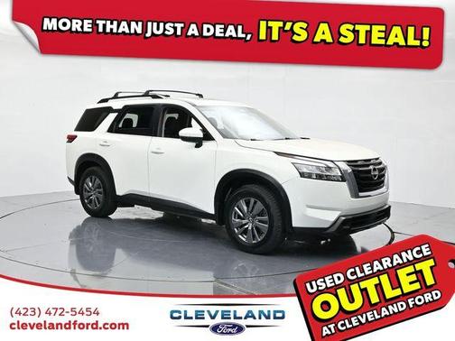 2022 Nissan Pathfinder SV