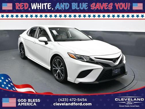 2020 Toyota Camry SE