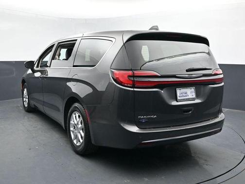2023 Chrysler Pacifica Touring-L