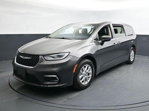 2023 Chrysler Pacifica Touring-L