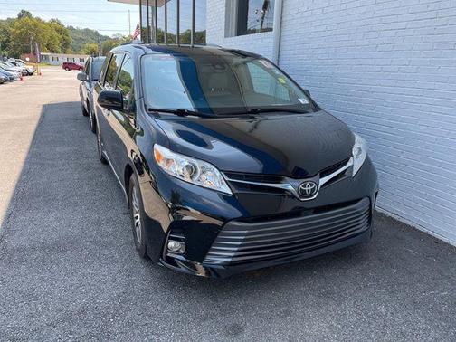 2018 Toyota Sienna XLE