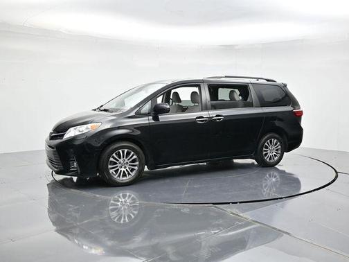 2018 Toyota Sienna XLE