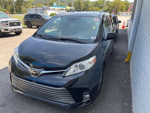 2018 Toyota Sienna XLE