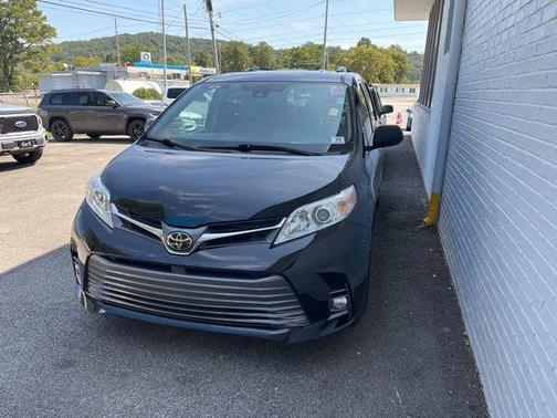 2018 Toyota Sienna XLE