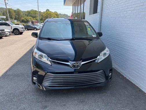 2018 Toyota Sienna XLE
