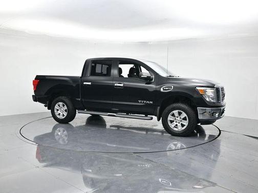 2017 Nissan Titan SV