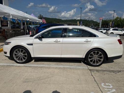 2018 Ford Taurus Limited