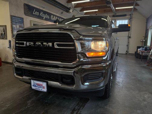 2019 RAM 2500 Big Horn Crew Cab 4x4 8' Box