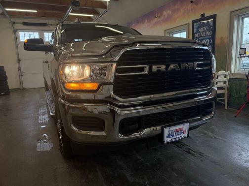 2019 RAM 2500 Big Horn Crew Cab 4x4 8' Box