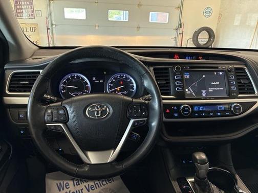 2017 Toyota Highlander SE