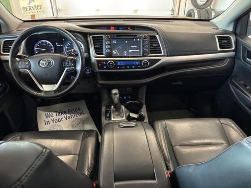 2017 Toyota Highlander SE