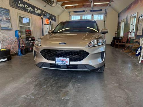 DESERT GOLD METALLIC 2020 Ford Escape SE