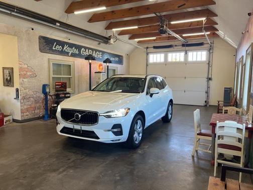 2022 Volvo XC60 B5 Momentum