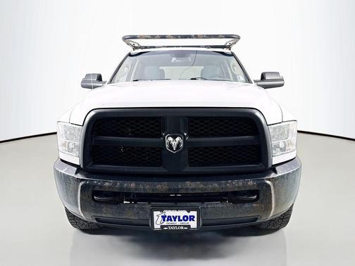 Bright White Clearcoat 2018 RAM 3500 Tradesman Crew Cab 4x4 8' Box