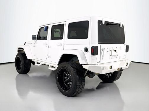 Bright White Clearcoat 2012 Jeep Wrangler Unlimited Sahara