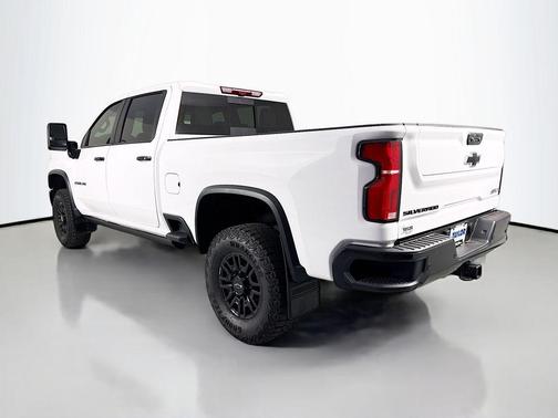 Summit White 2024 Chevrolet Silverado 2500 4WD Crew Cab Standard Bed ZR2