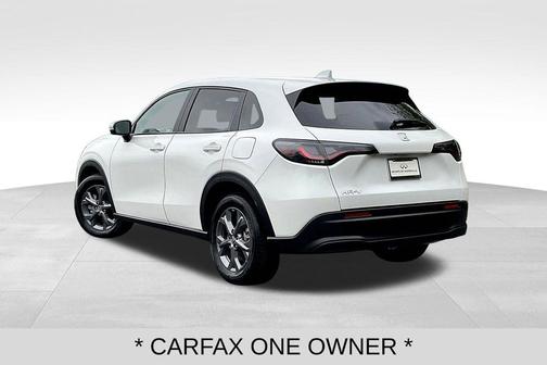 Platinum White Pearl 2026 Honda HR-V LX