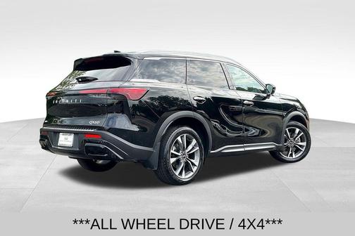Mineral Black 2023 INFINITI QX60 Luxe