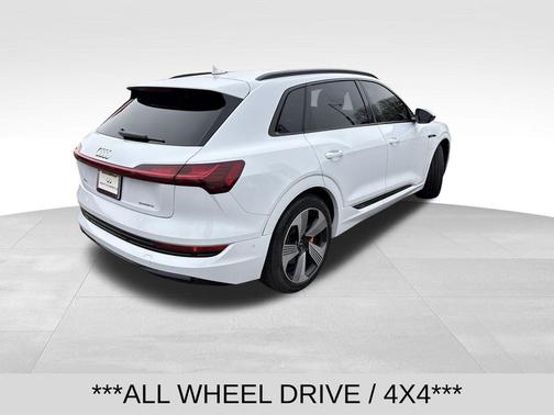 2022 Audi e-tron Premium Plus