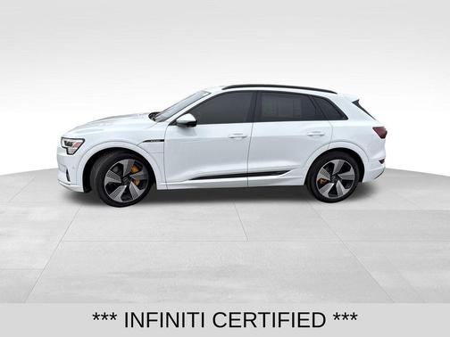 2022 Audi e-tron Premium Plus