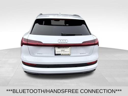 2022 Audi e-tron Premium Plus