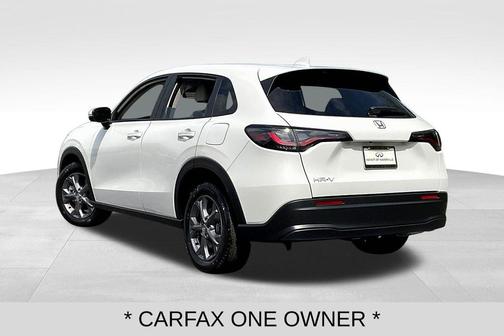 Platinum White Pearl 2026 Honda HR-V LX