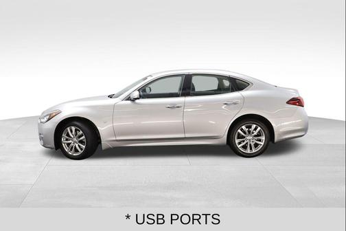 2017 INFINITI Q70 3.7X