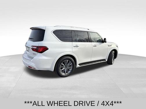 Moonstone 2024 INFINITI QX80 Luxe