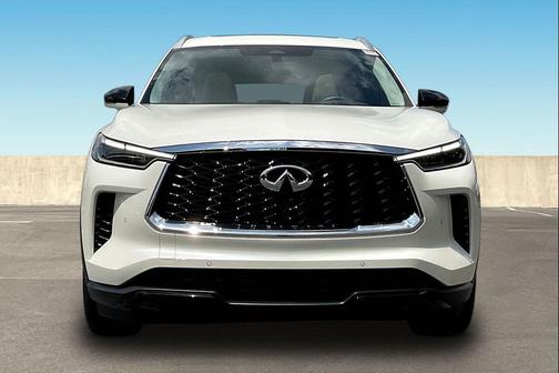 Majestic 2023 INFINITI QX60 Luxe
