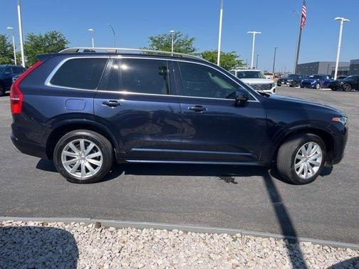 2016 Volvo XC90 T6 Momentum