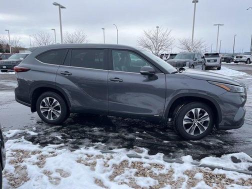 2025 Toyota Highlander Hybrid XLE