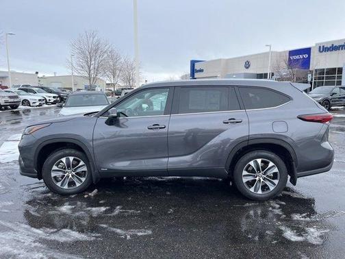 2025 Toyota Highlander Hybrid XLE