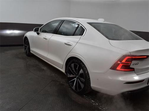 2023 Volvo S60 B5 Ultimate Bright Theme