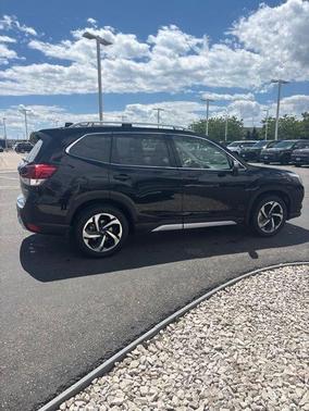 Crystal Black Silica 2024 Subaru Forester Touring