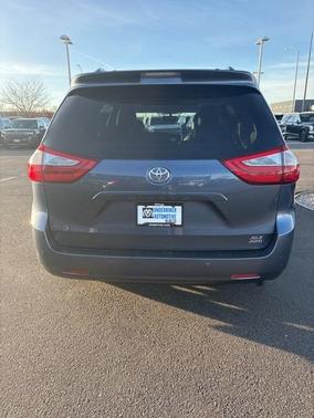 2016 Toyota Sienna XLE