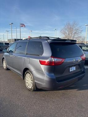 2016 Toyota Sienna XLE